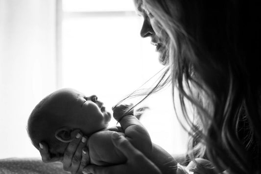 How Long Can Breast Milk Stay Out After Pumping: Guidelines and Tips