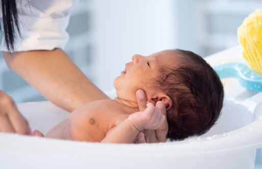 Breast Milk Bath for Baby: Benefits, How-To & Safety